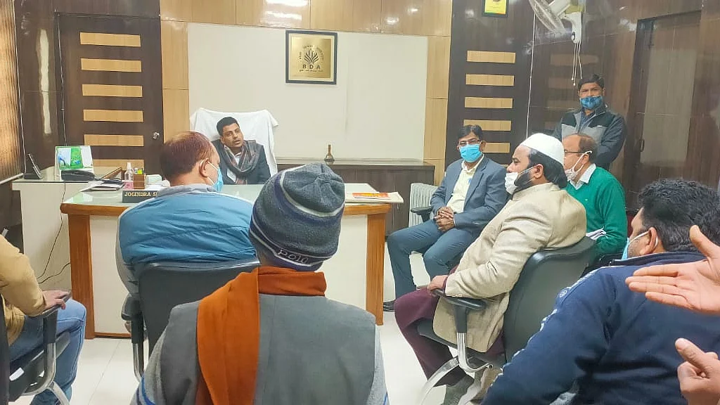 بریلی کے چند پور میں مسلمانوں کے 80 مکانات منہدم کرنے کا نوٹس جاری، لوگ پریشان
