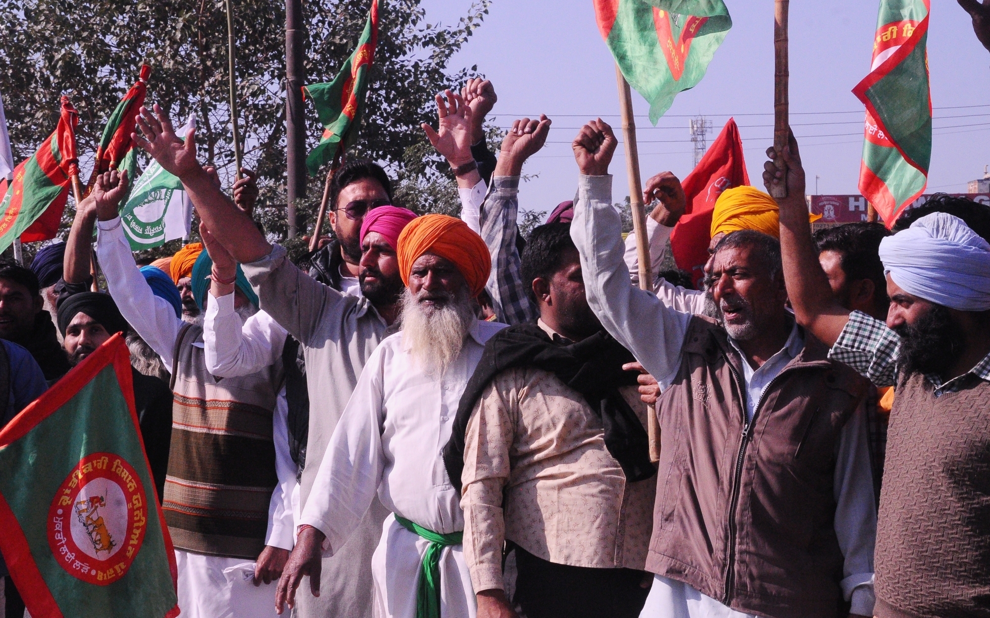 کسان تحریک: مظفر نگر میں ٹکیت کے حق میں مہاپنچایت، ہزاروں کسانوں کی شرکت