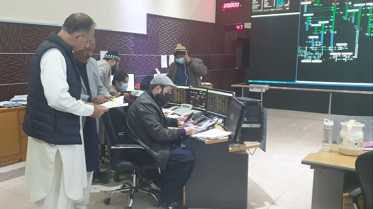 پاکستان میں بلیک آؤٹ ، بریک ڈاؤن کی وجہ سے چاروں طرف رہی تاریکی