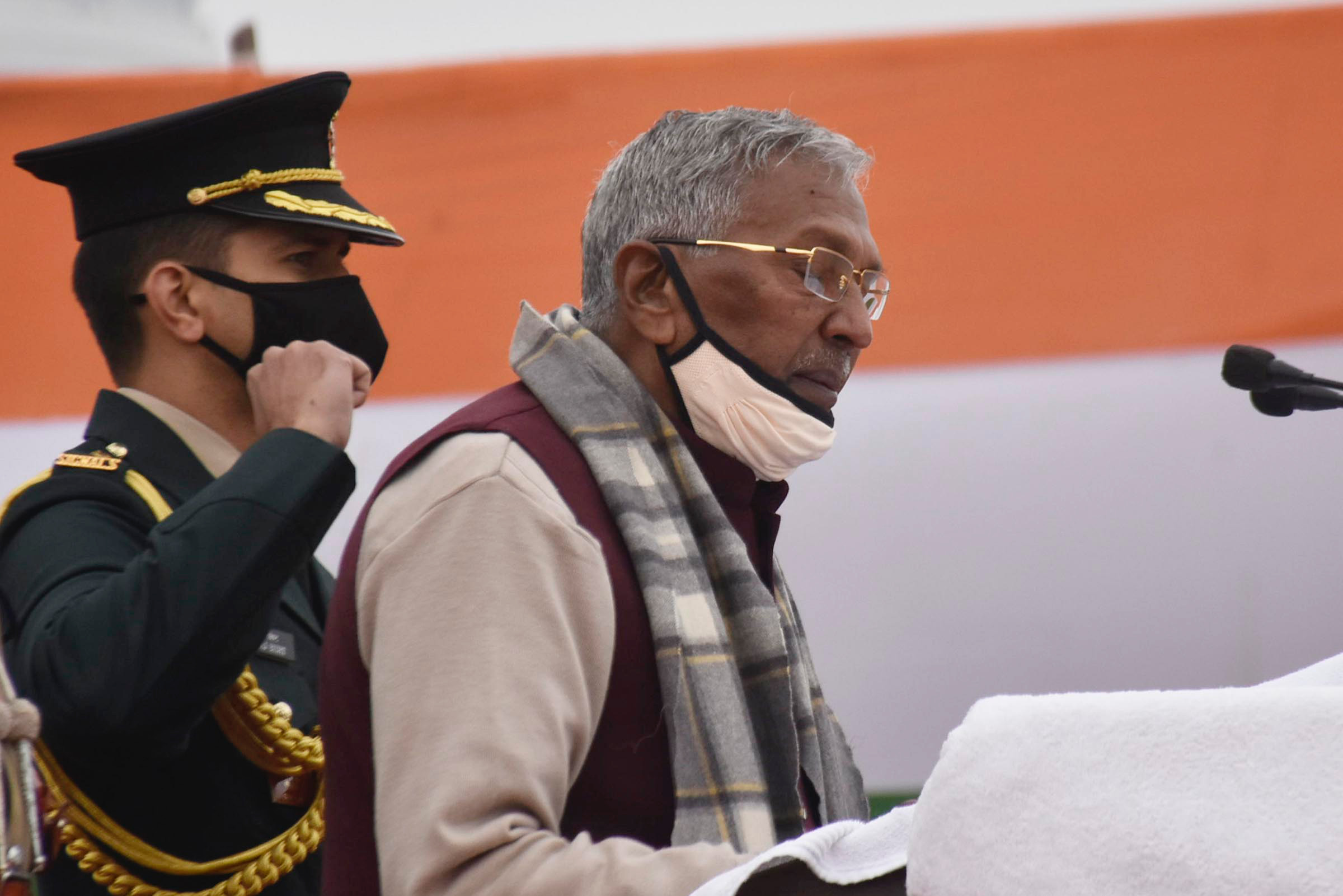 بہار کے گورنر پھاگو چوہان کی طبیعت میں کوئی بہتری نہیں، ایئر ایمبولنس سے پہنچے دہلی