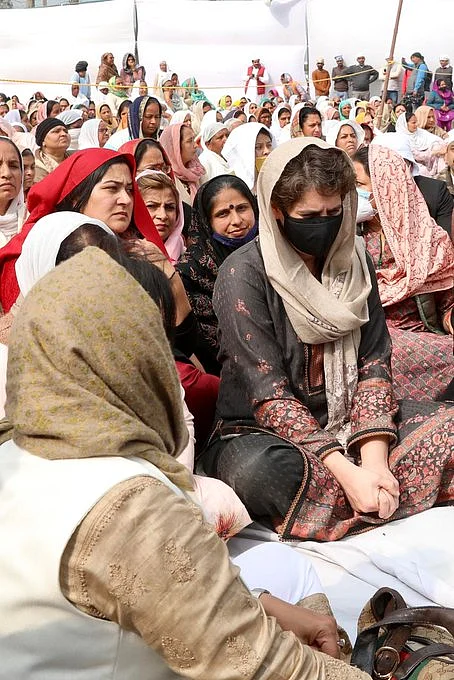 شہید نوریت کے آخری ’ارداس‘ میں شامل ہوئیں پرینکا گاندھی، دیکھیں تصویری جھلکیاں