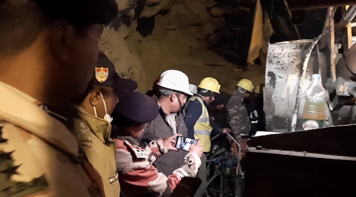 اتراکھنڈ سانحہ: ریسکیو کے دوران سرنگ سے مزید 5 لاشیں برآمد، گلیشیر حادثے میں اب تک 43 افراد ہلاک