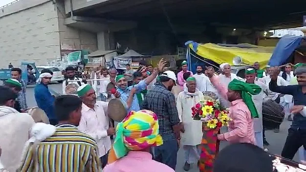 کسان تحریک: اس بار دہلی بارڈرس پر نظر آئے گی کسانوں کی دلچسپ ہولی
