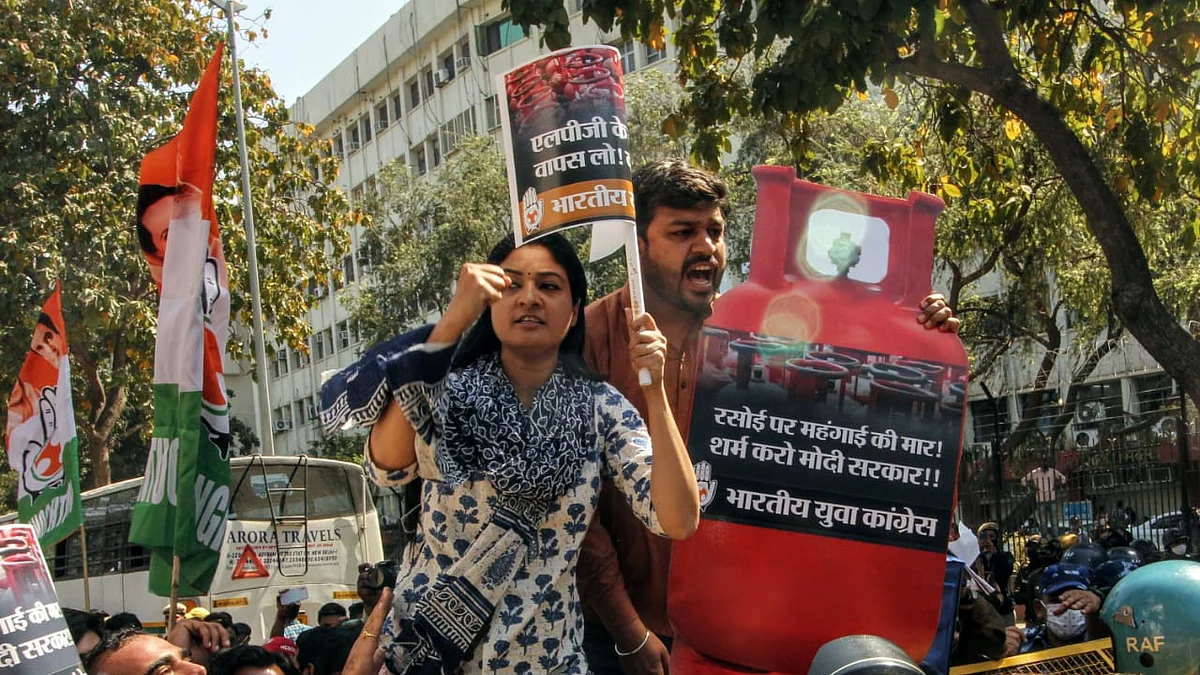’مودی حکومت نے بگاڑ دیا گھر کا بجٹ‘، مہنگائی کے خلاف یوتھ کانگریس کا مظاہرہ