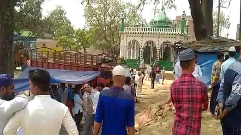 بارہ بنکی: مسجد میں داخلہ اور نماز پڑھنے پر پابندی سے تنازعہ، مشتعل ہجوم اور پولیس میں جھڑپ، 6 گرفتار