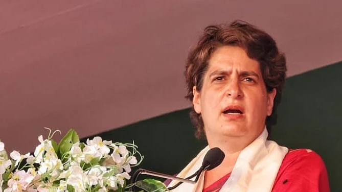 کورونا سے لڑنے کے لئے گھر گھر ویکسین پہنچانے کی ضرورت: پرینکا گاندھی