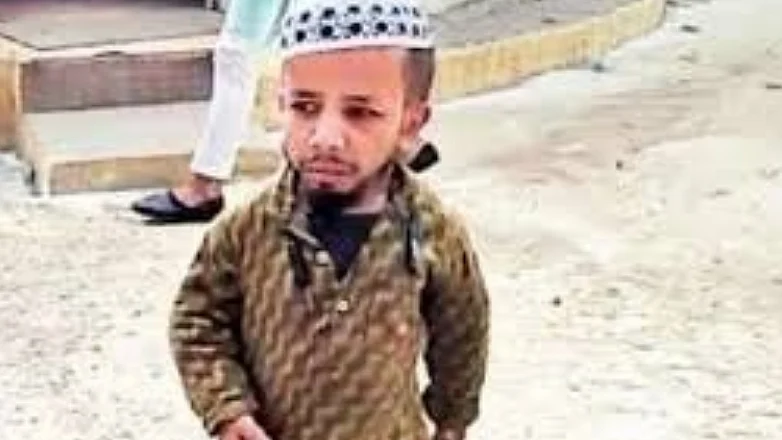 دو فٹ کے عظیم منصوری / آئی اے این ایس