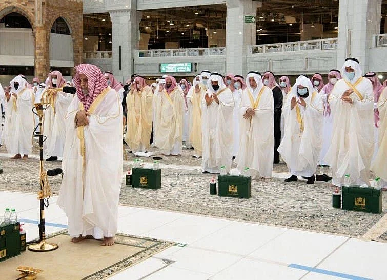 حرمین شریفین میں کورونا تدابیر کی پیروی کے ساتھ نماز عید کا روح پرور اجتماع