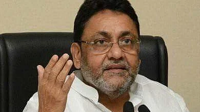 فڑنویس کے پاس مکھیاں مارنے کے سوا کوئی کام نہیں! نواب ملک