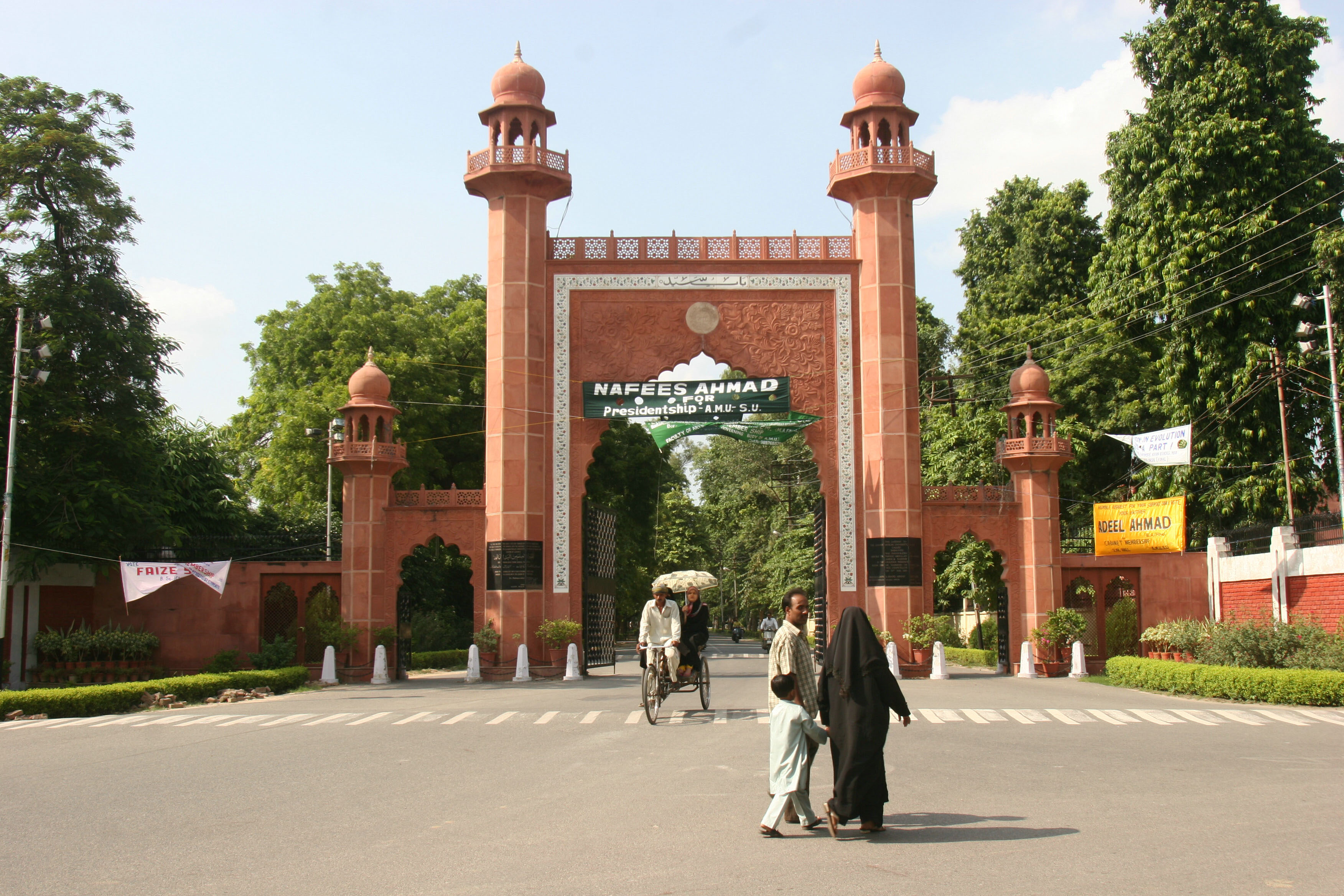 کورونا سے متاثرہ اے ایم یو میں مرکزی ٹیم بھیجی جائے، کنور دانش علی کی وزیر اعظم سے درخواست