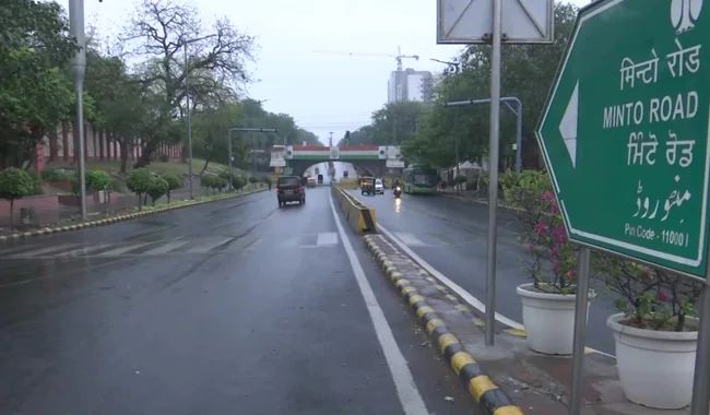 گردابی طوفان تاؤتے کا دہلی میں بھی اثر! صبح سے لگاتار بارش، کئی ریاستوں میں الرٹ جاری