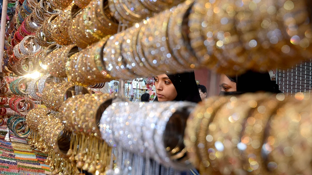 عید کے موقع پر خریداری کی علامتی تصویر / آئی اے این ایس