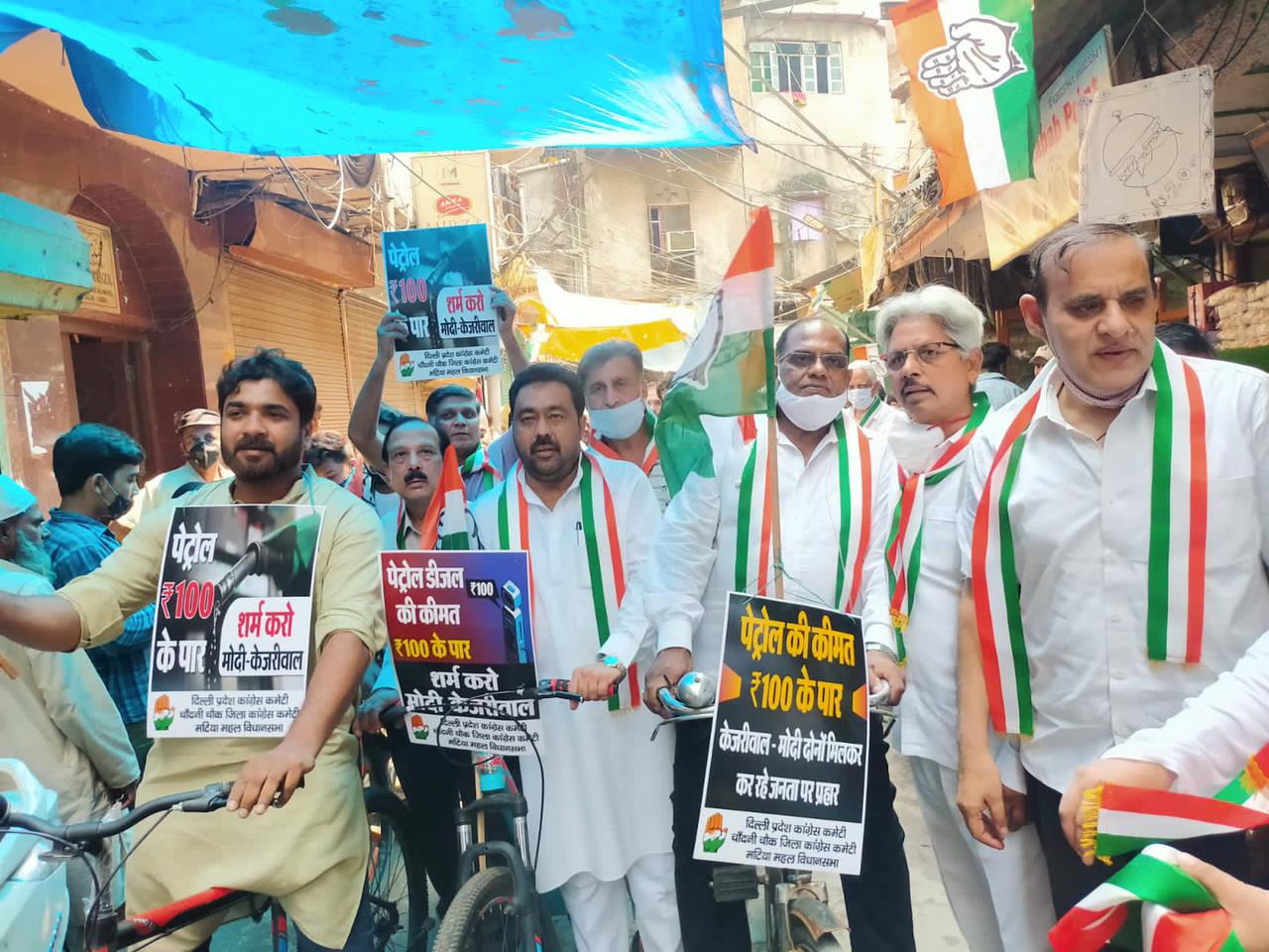 مہنگائی اور پٹرول-ڈیزل کی بڑھتی قیمتوں کے خلاف مٹیا محل میں نکلی ’سائیکل ریلی‘