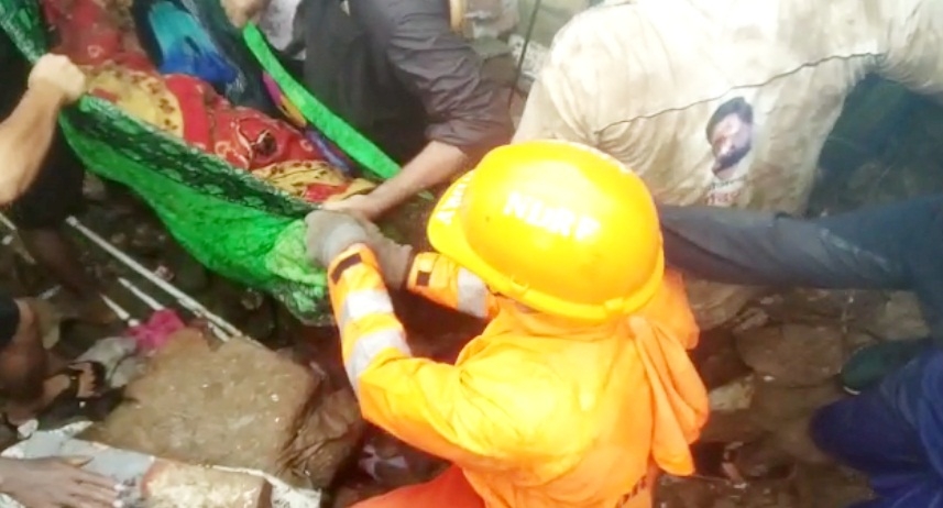 ممبئی میں بارش کی تباہی: لینڈ سلائیڈنگ کے بعد مکانات اور دیوار گرنے سے ہلاک ہونے والوں کی تعداد 25 سے تجاوز