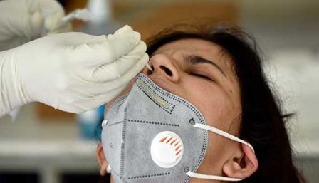 دہلی میں کورونا کے نئے مریضوں کے بڑھنے کا دھیرے دھیرے سلسلہ جاری