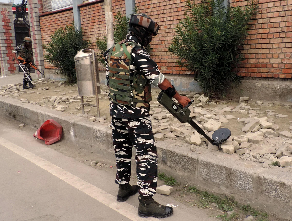 کشمیر میں سخت سیکورٹی انتظامات کے سائے میں یوم آزادی تقاریب منعقد