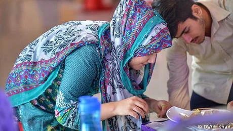 نوجوانوں کا عالمی دن: پاکستانی نوجوان، امکانات اور مشکلات