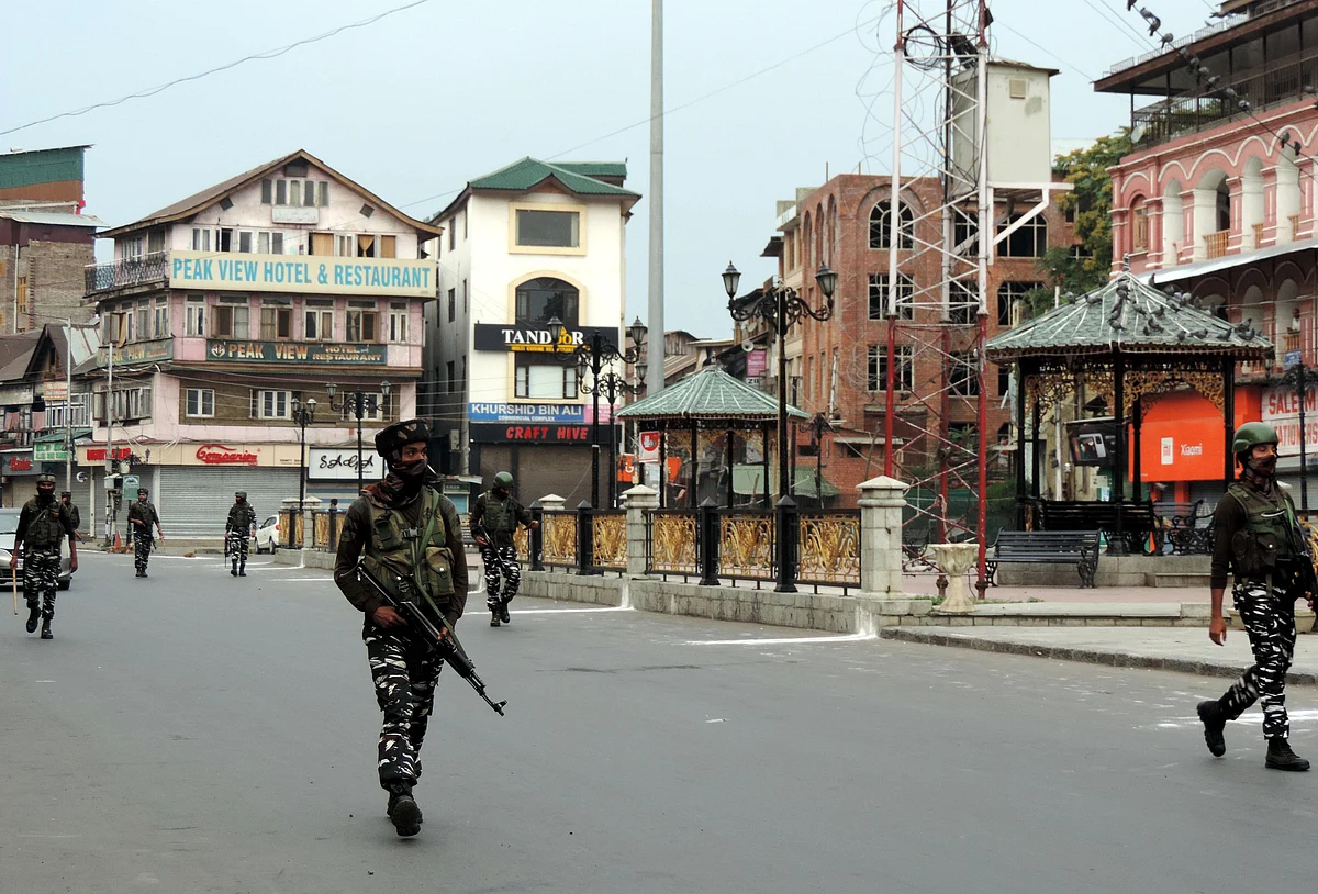کشمیر میں سخت سیکورٹی انتظامات کے سائے میں یوم آزادی تقاریب منعقد