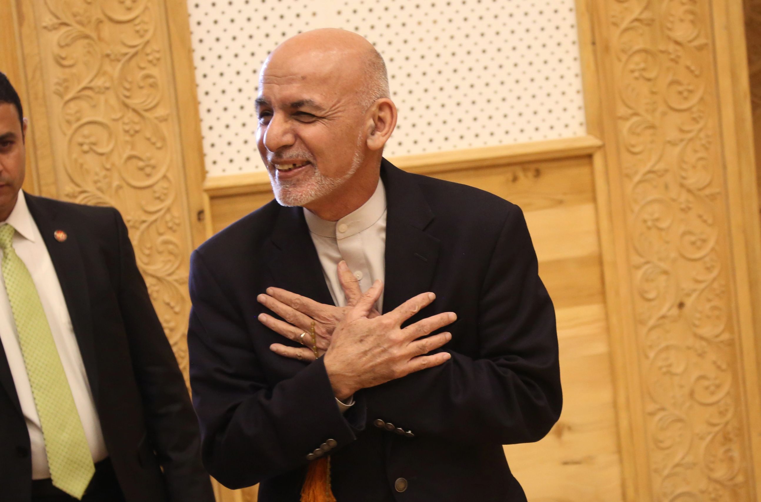 پیسوں سے بھری چار گاڑیاں اور ایک ہیلی کاپٹر اشرف غنی اپنے ساتھ لے گئے۔ روس کا دعوی