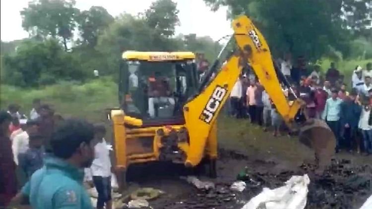 مہاراشٹر: بلڈھانہ میں دردناک سڑک حادثہ، ٹرک پلٹنے سے 13 مزدوروں کی موت