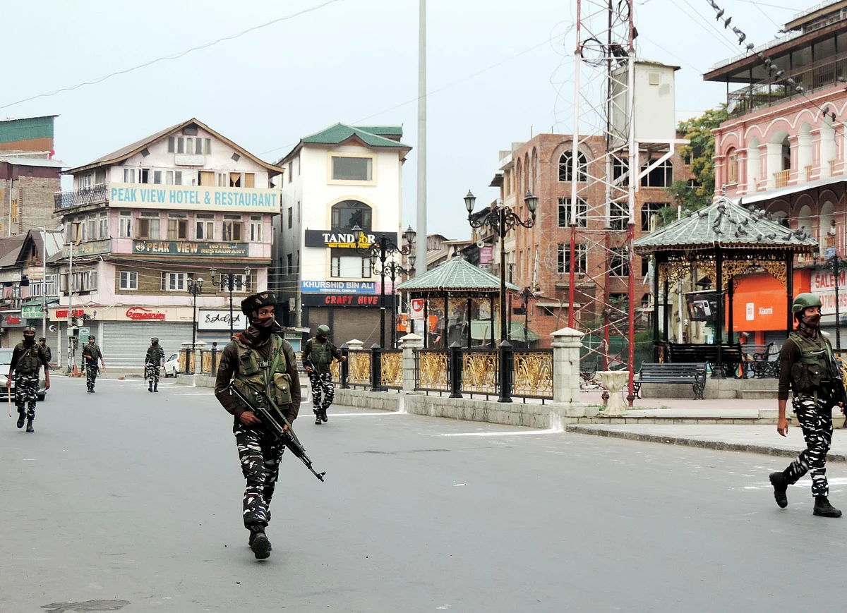 کشمیر میں سخت سیکورٹی انتظامات کے سائے میں یوم آزادی تقاریب منعقد