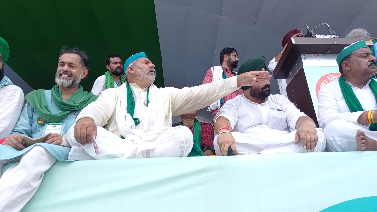 ’کاشت بکنے کے کگار پر، گنّے کے داموں میں ایک روپیہ بھی نہیں بڑھایا گیا‘ راکیش ٹکیت یوگی حکومت پر حملہ آور