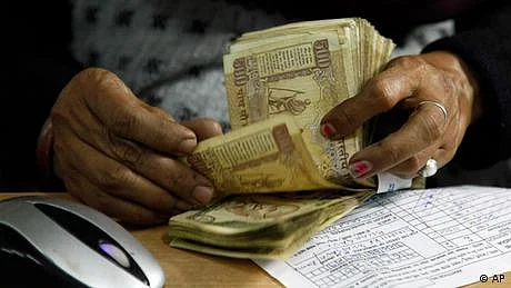 بھارت: لوگوں کے بینک اکاؤنٹ میں کروڑوں روپے کیسے پہنچ گئے؟