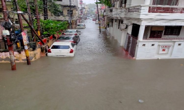 دہلی-این سی آر میں بارش کل بھی بن سکتی ہے آفت، یوپی ہنوز بے حال، ایم پی میں الرٹ، اتراکھنڈ میں بھی معمولات زندگی متاثر