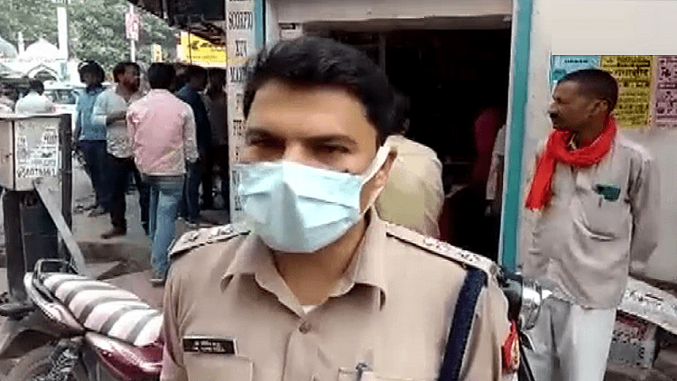یو پی: وزیر اعلیٰ یوگی کے گورکھپور میں اب ’خاکی‘ بھی محفوظ نہیں!