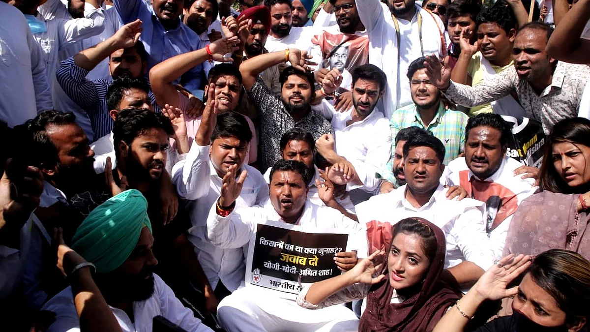 یوتھ کانگریس کے صدر شرینواس احتجاج کرتے ہوئے، تصویر ویپن