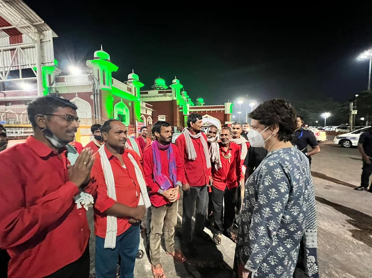 پرینکا گاندھی للت پور پہنچ گئیں ، مارے گئے کسانوں کے اہل خانہ سے ملاقات کریں گی