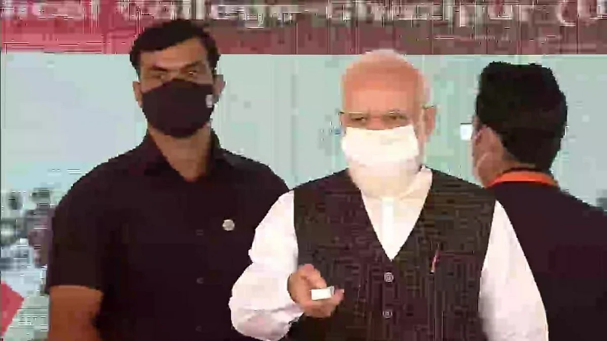 پی ایم مودی میڈیکل کالجوں کا افتتاح کرتے ہوئے، تصویر آئی اے این ایس