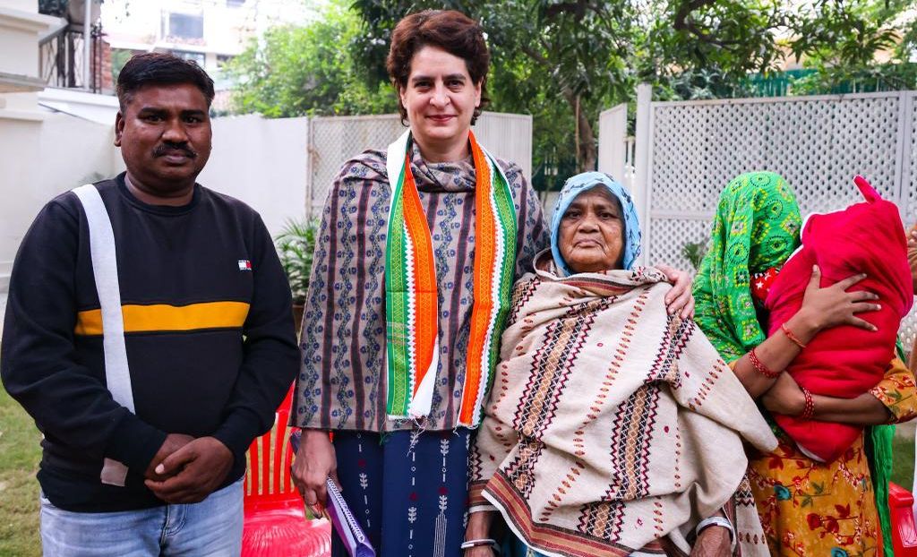 کانگریس نے آگرہ میں مرنے والے صفائی ملازم کے لواحقین کو 30لاکھ روپے دیئے
