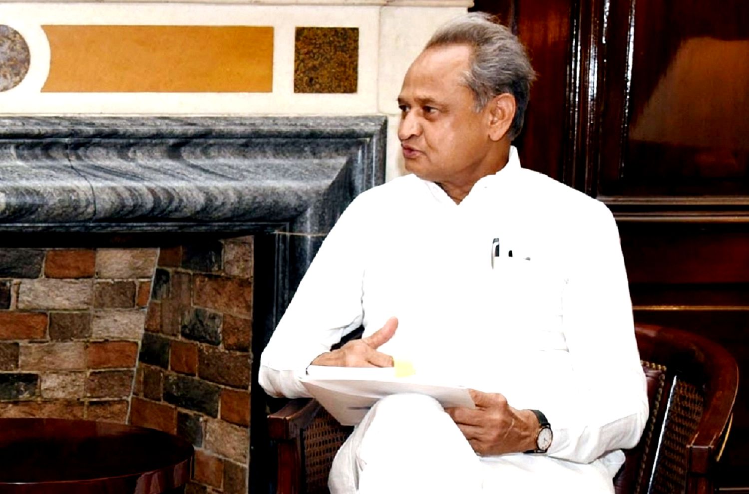 اشوک گہلوت نے مہنگائی کم کرنے کے لیے پٹرول-ڈیزل پر ایکسائز ڈیوٹی مزید کم کرنے کا کیا مطالبہ