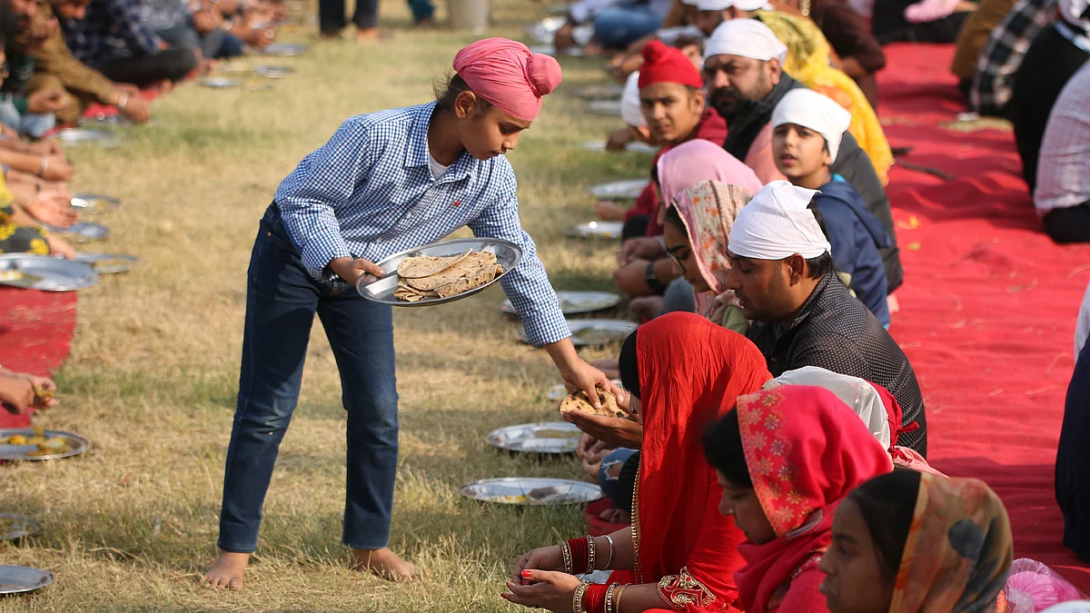 گرودوارے میں لنگر / Getty Images