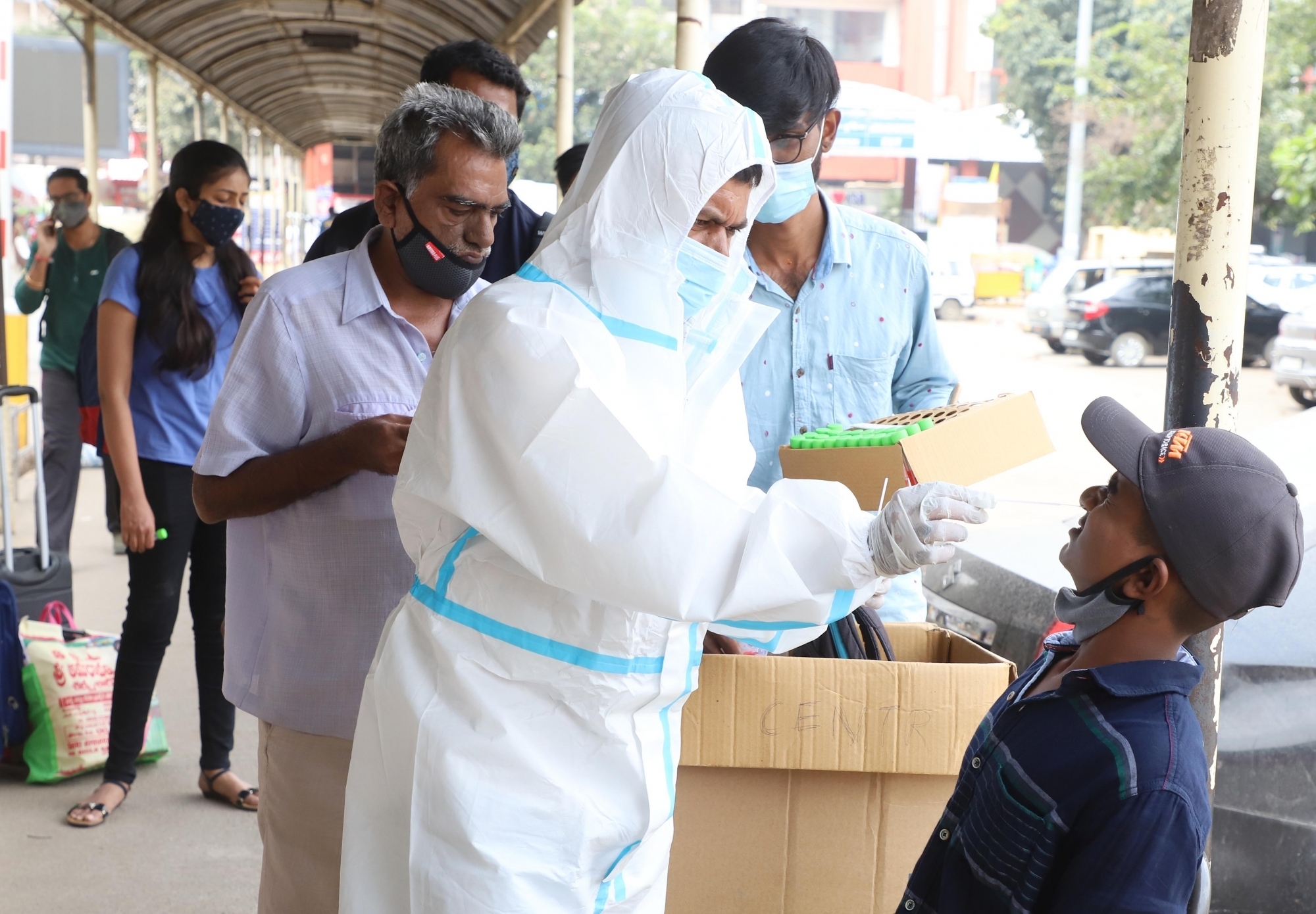 اومیکرون کو عالمی سطح کے اقدامات سے ہی روکا جاسکتا ہے: سائنسدان