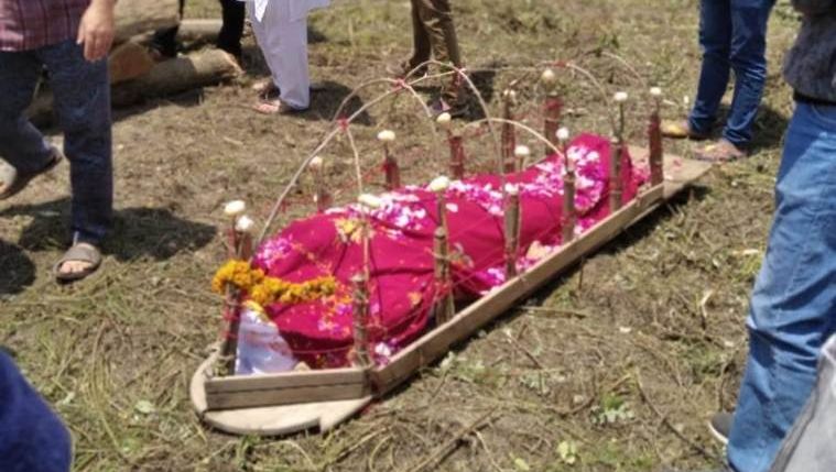 یہ ہے اصل کشمیریت، کشمیری پنڈت خاتون کی آخری رسومات میں مسلمان رہے پیش پیش