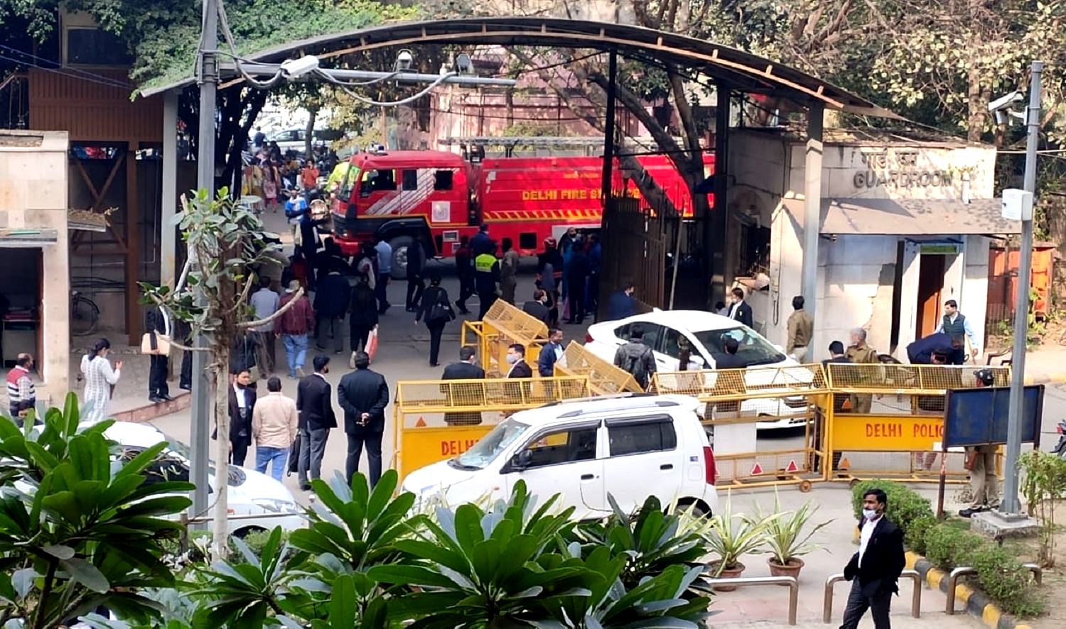دہلی کے روہنی کورٹ میں دھماکہ، کچھ لوگ زخمی، عدالتی کارروائی روکنی پڑی