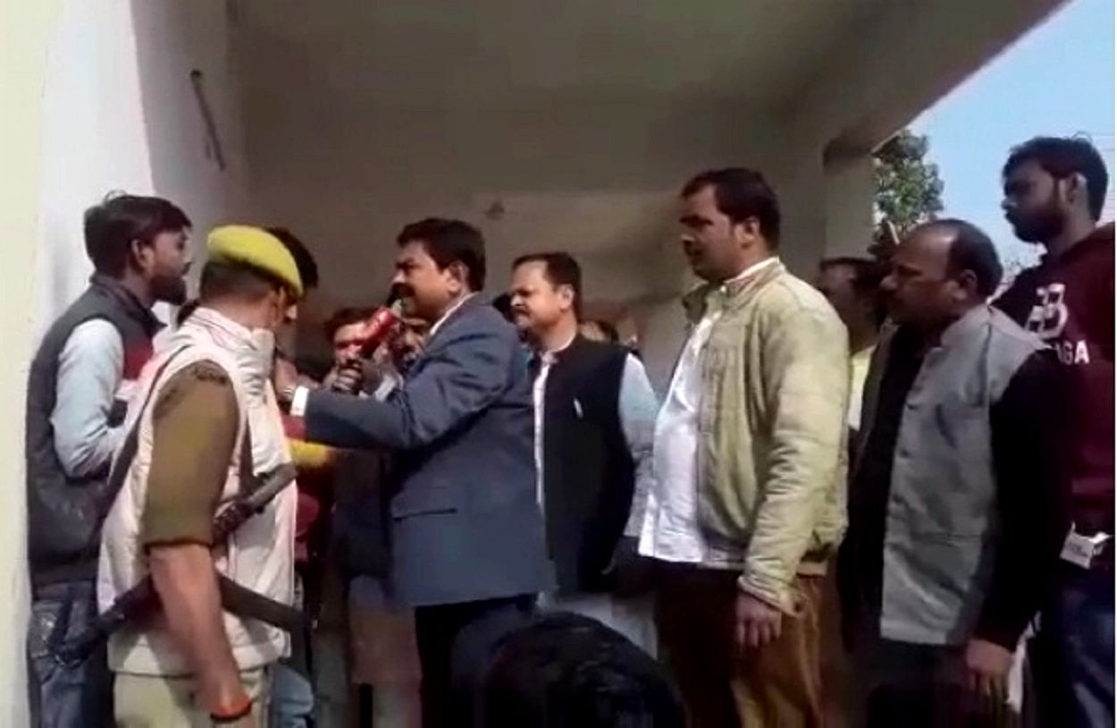 لکھیم پور تشدد معاملہ پر سوال پوچھا گیا تو مشتعل ہو گئے مرکزی وزیر مملکت اجے مشرا، صحافیوں کو دی گالی