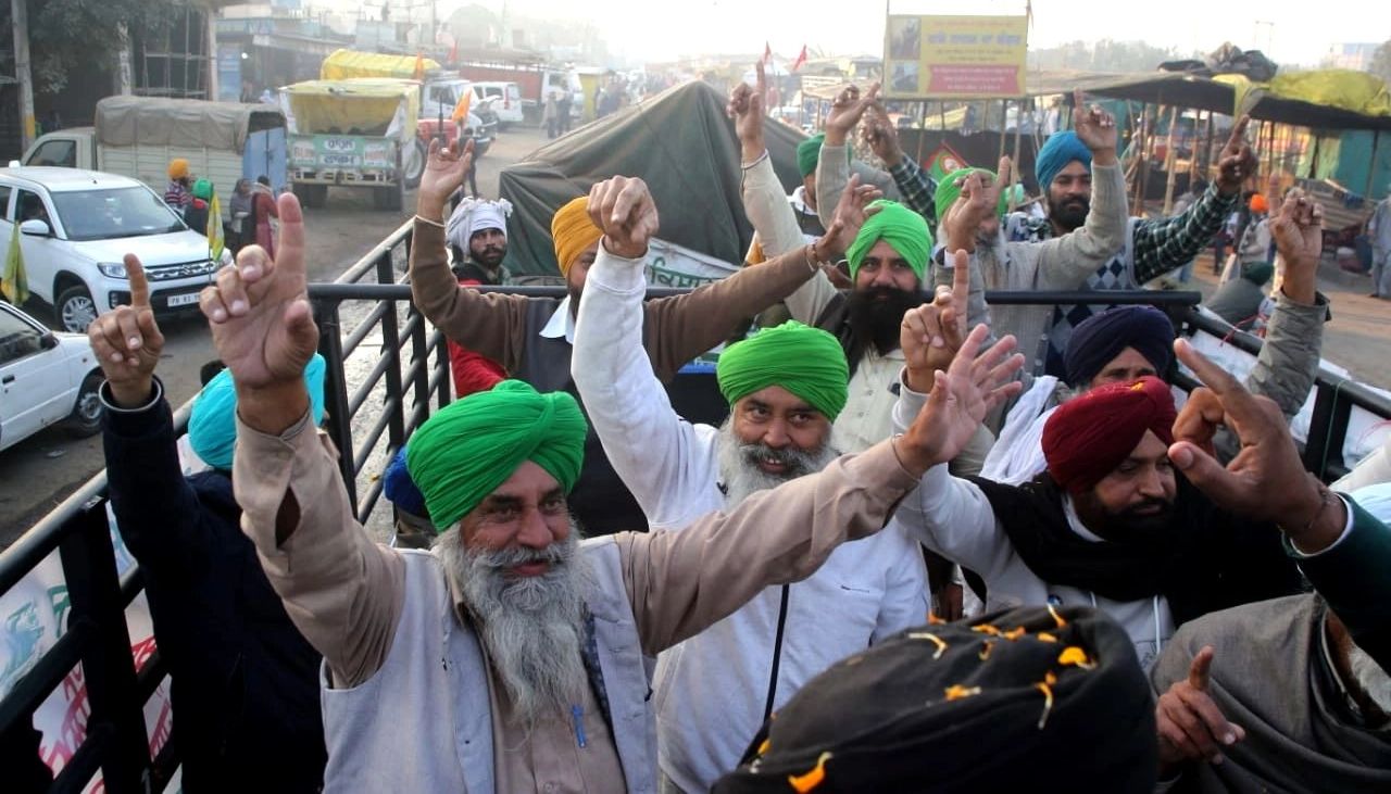 ٹیکری بارڈر: ہریانہ، پنجاب اور راجستھان کے کسان جشن مناتے ہوئے اپنے گھروں کو واپس
