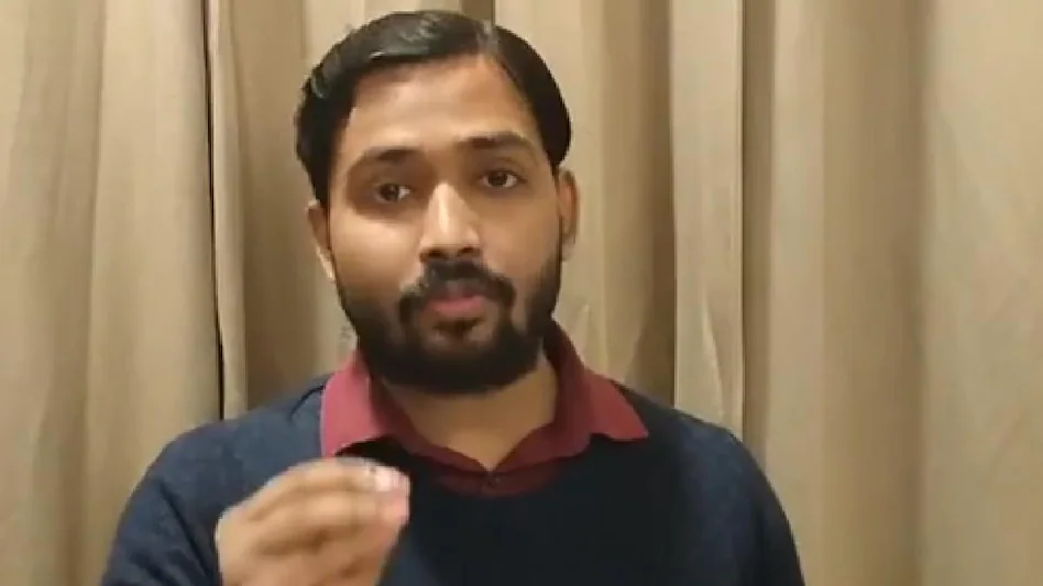 آر آر بی امتحان: ’ہاتھ جوڑتے ہیں، احتجاج میں شامل مت ہوئیے!‘ خان سر کی طلبا سے اپیل