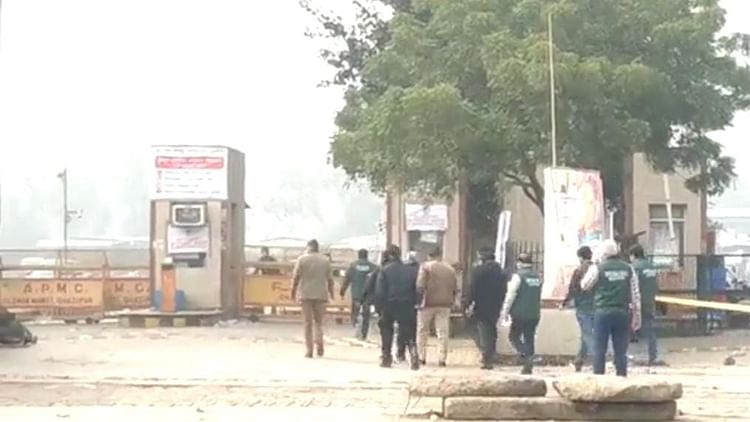 دہلی: غازی پور میں مشتبہ بیگ میں ملا آئی ای ڈی، گڈھے میں دھماکہ کر کیا گیا ناکارہ