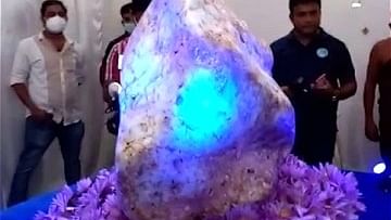 دوبئی کی کمپنی دنیا کا سب سے بڑا ’نیلم‘ خریدنے کی خواہاں، نام ہے ’ایشیا کی رانی‘