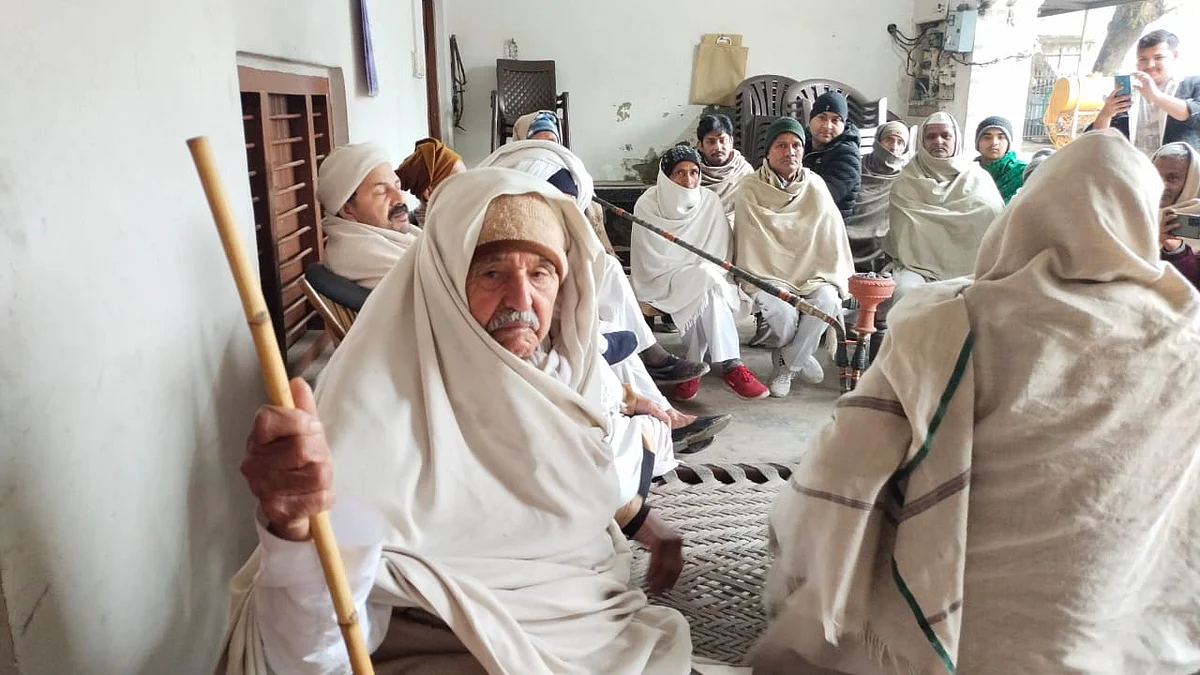 سسولی میں موجود کسان / تصویر آس محمد کیف