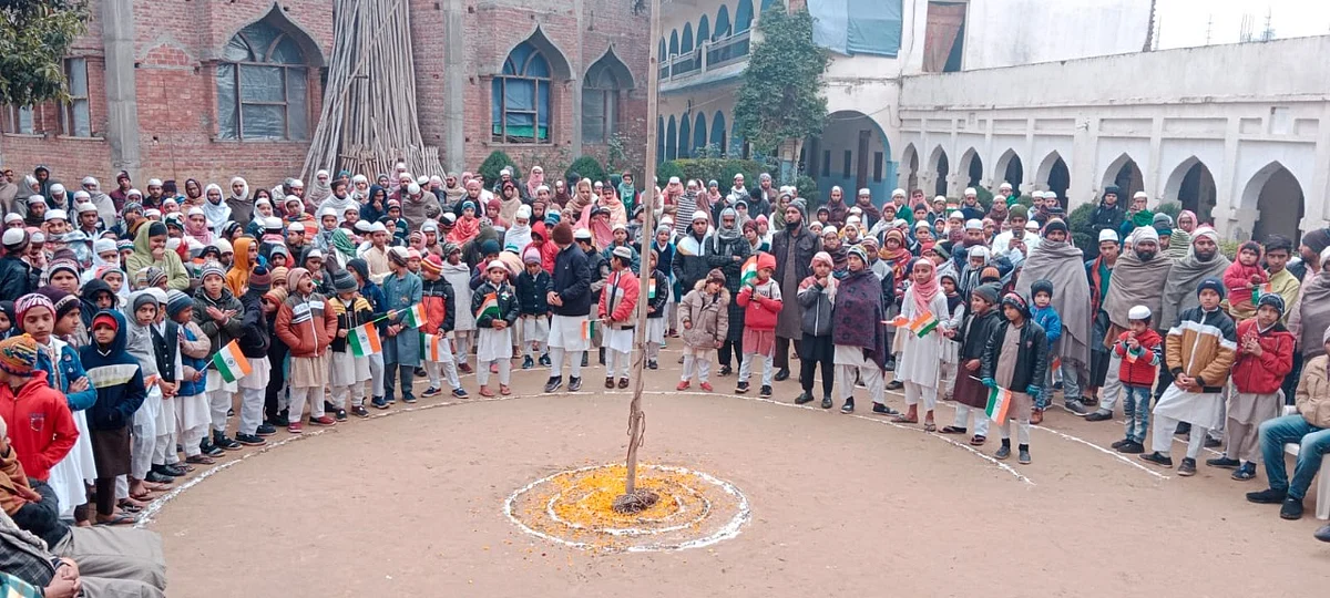 ملک کے آئین کے تحفظ کے تئیں ہماری ذمہ داری کی یاد دلاتا ہے جشن یوم جمہوریہ: مولانا حکیم الدین قاسمی