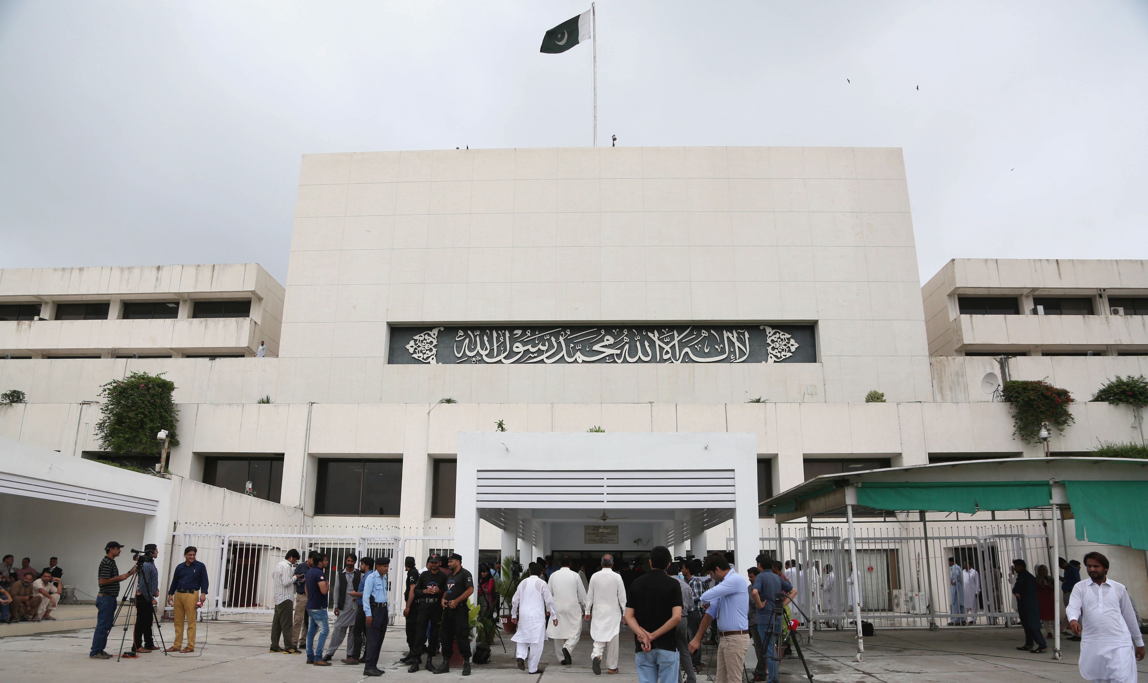 پاکستانی پارلیمنٹ میں ’اسٹیٹ بینک‘ سے متعلق ترمیمی بل منظور، ’ملک نے مالی ہتھیار ڈال دئے‘