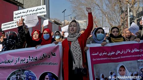 ’ہم اب بھی موجود ہیں‘: افغان خواتین اُمید کا دامن نہیں چھوڑتیں