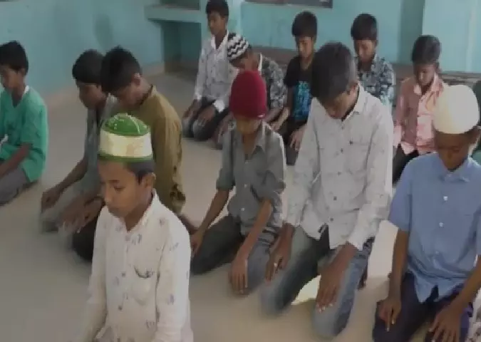 اسکول میں نماز ادا کرنے کی اجازت دینے پر کارروائی، ہیڈ مسٹریس اوما دیوی معطل