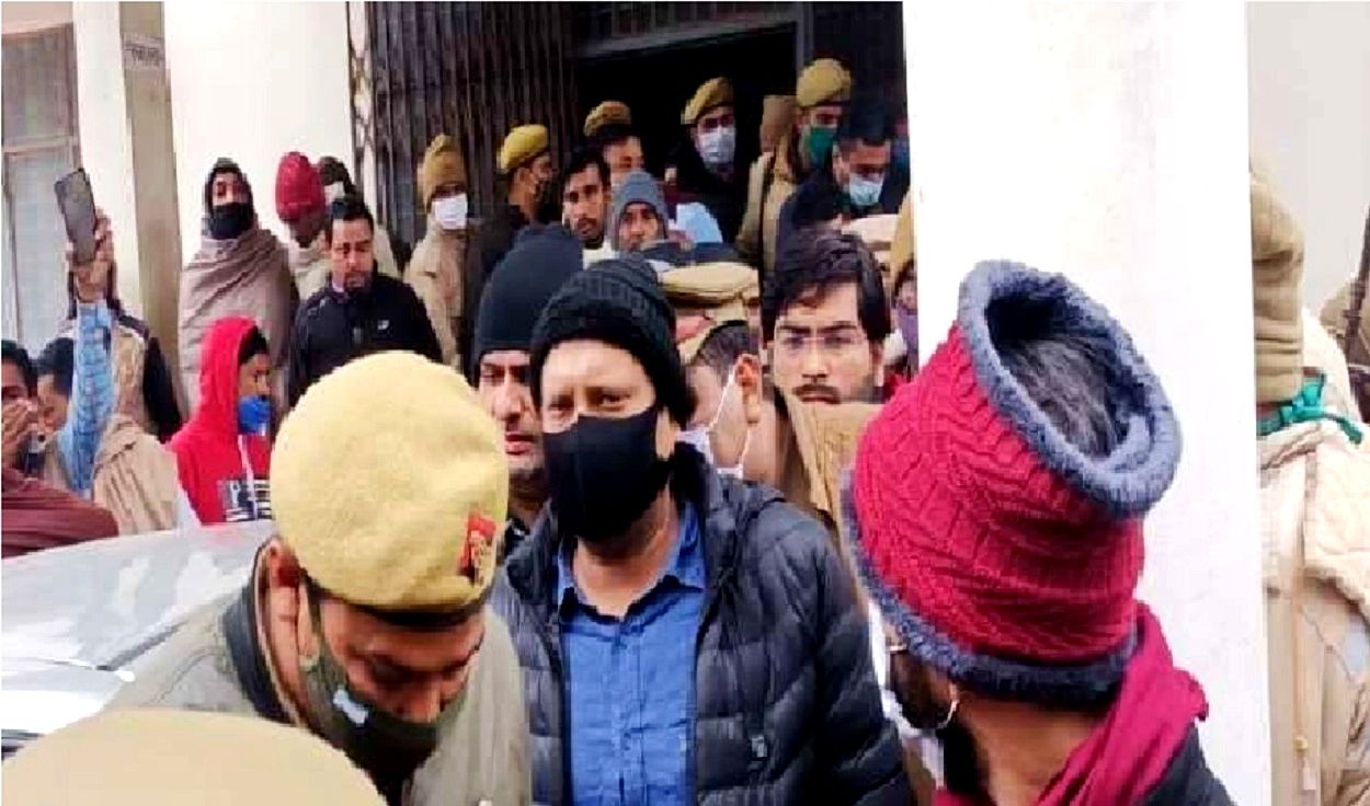 کیرانہ سے سماجوادی پارٹی امیدوار ناہید حسن جیل گئے تو بہن اقرا نے سنبھالی ذمہ داری
