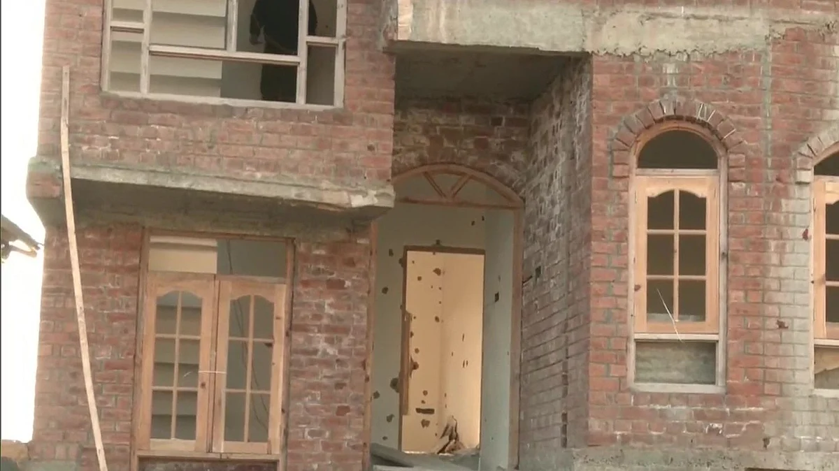 تصادم کے مقام پر گولیوں کے نشان / تصویر ٹوئٹر / @ANI